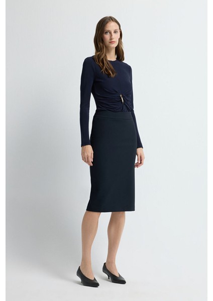 Arkadan Fermuarlı Kalem Etek Lacivert 12709135118 fırsatları