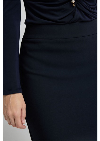 Arkadan Fermuarlı Kalem Etek Lacivert 12709135118 indirimleri