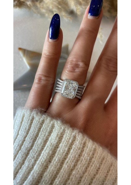 Beyaz Altın Kaplama Ithal Yüksek Kalite Beyaz Taşlı Dikdörtgen Form 925 Ayar Gümüş Yüzük