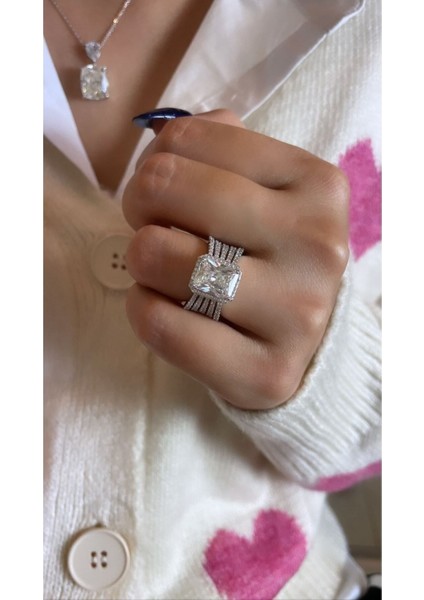 Beyaz Altın Kaplama Ithal Yüksek Kalite Beyaz Taşlı Dikdörtgen Form 925 Ayar Gümüş Yüzük modelleri