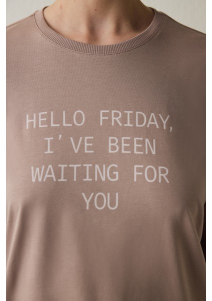 Koyu Bej Hello Friday Baskılı Bisiklet Yaka Pamuklu Uzun Kollu Pijama Üstü modelleri