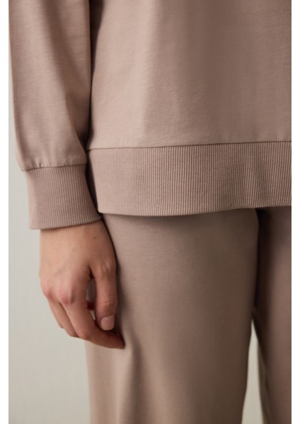 Koyu Bej Hello Friday Baskılı Bisiklet Yaka Pamuklu Uzun Kollu Pijama Üstü fırsatları