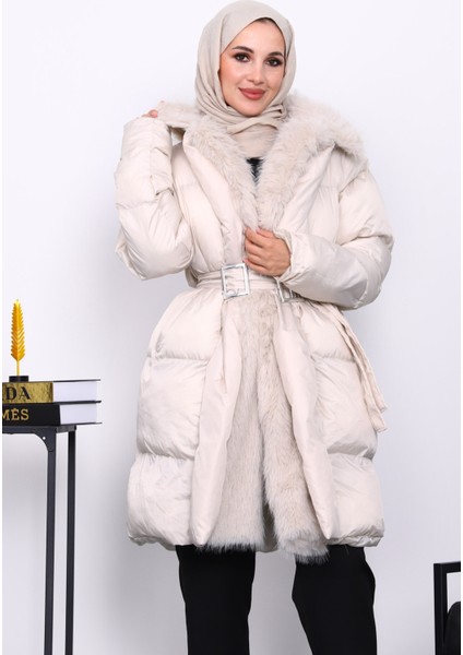 Taş Yaka Kürklü Kemer Detaylı Şişme Mont