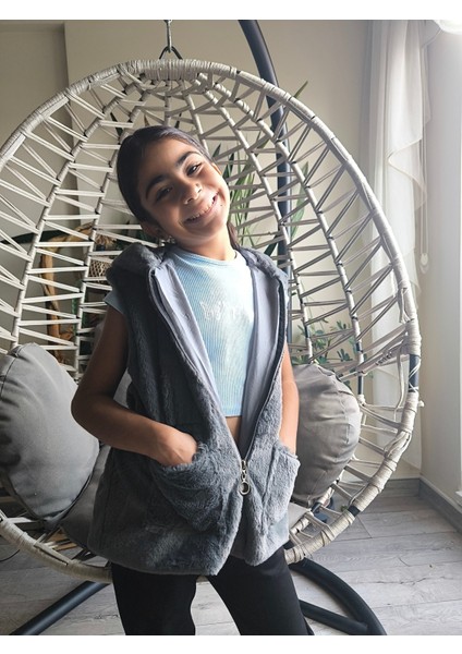 kız Çocuk Kapşonlu Kürklü Peluş Cepli Belden Büzgülü Içi Astarlı %100 Pamuk Yelek Siyah modelleri