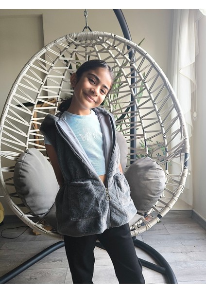 kız Çocuk Kapşonlu Kürklü Peluş Cepli Belden Büzgülü Içi Astarlı %100 Pamuk Yelek Siyah fırsatları