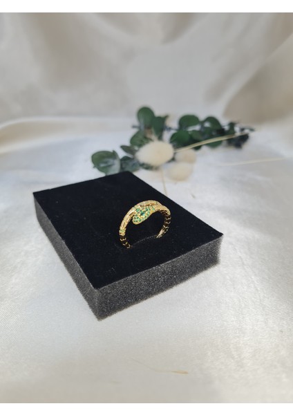 Yeşil Taşlı Sarma Tasarım Çelik Yüzük – Altın Kaplama Kadın Şık Takı