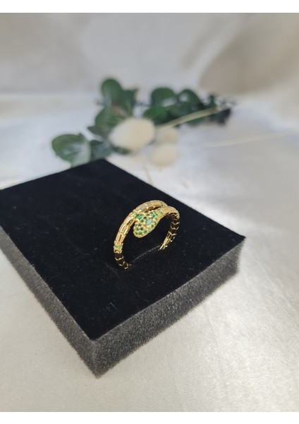 Yeşil Taşlı Sarma Tasarım Çelik Yüzük – Altın Kaplama Kadın Şık Takı