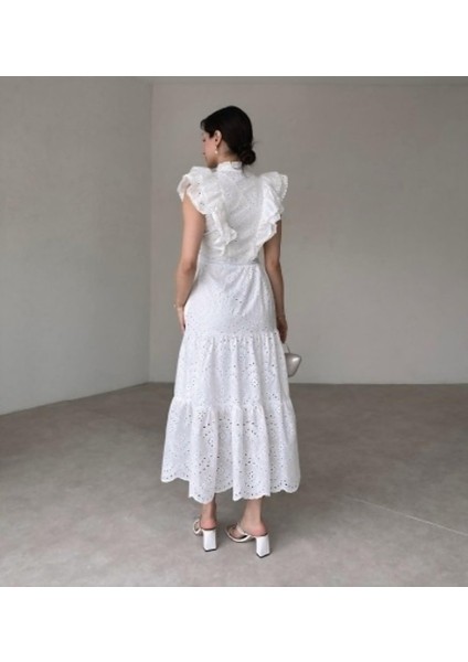 Beyaz Fırfırlı Düğmeli Elbise fiyatları