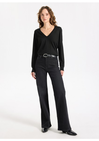 V Yaka Slim Fit Düz Siyah Kazak Kadın ML5WL-KZK9009