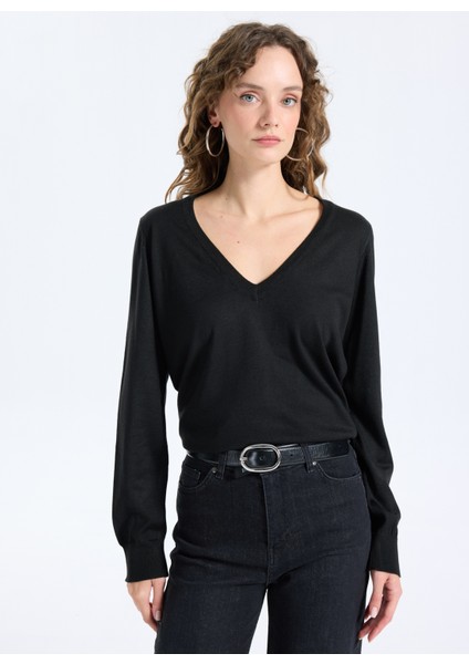 V Yaka Slim Fit Düz Siyah Kazak Kadın ML5WL-KZK9009 fiyatları