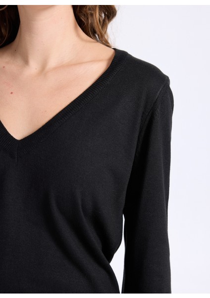 V Yaka Slim Fit Düz Siyah Kazak Kadın ML5WL-KZK9009 fırsatları