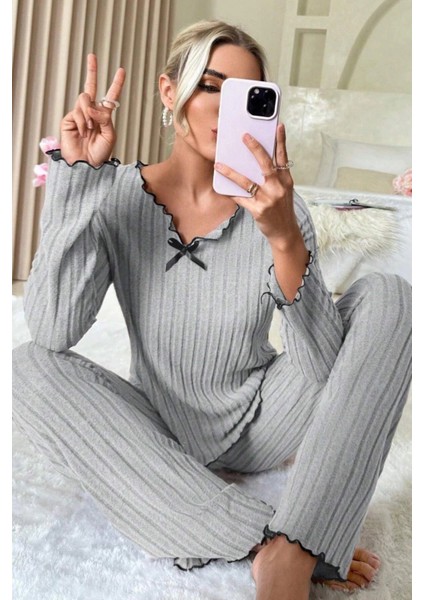 Kadın Gri Çizgili Uzun Kollu Fiyonk Detaylı Pijama Takımı Rahat Mevsimlik