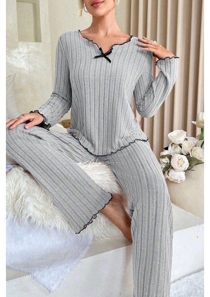 Kadın Gri Çizgili Uzun Kollu Fiyonk Detaylı Pijama Takımı Rahat Mevsimlik fiyatları