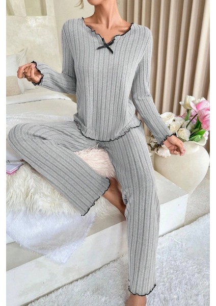 Kadın Gri Çizgili Uzun Kollu Fiyonk Detaylı Pijama Takımı Rahat Mevsimlik indirimleri