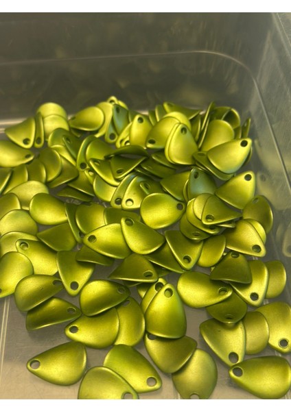 100 Adet 2 cm Delikli Yaprak Boncuk