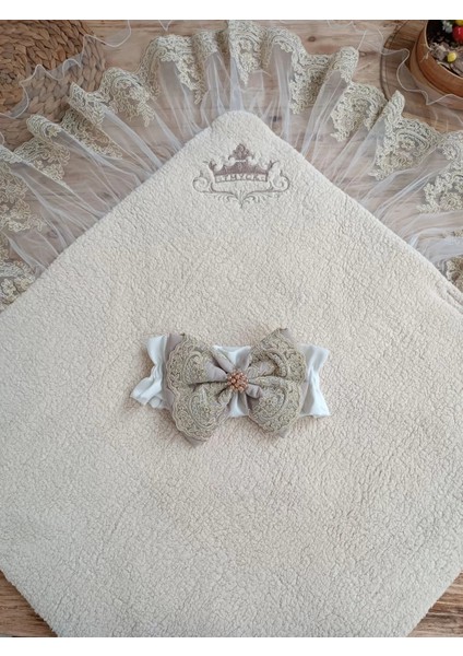 Litaetrend Yenidoğan Kuzulu Taç Nakış Güpürlü Fiyonklu Duvaklı Prizma Taş Unisex Kundak Bebek Battaniyesi Bej indirimleri