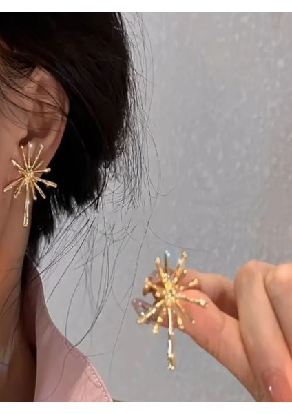 Altın Rengi Vintage Yıldız Küpe