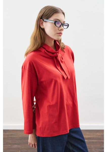 Yüksek Yaka Bağlamalı Bluz Kırmızı modelleri