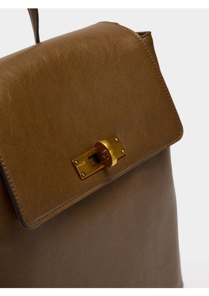 Kapaklı ve Döner Kilitli Sırt Çantası modelleri