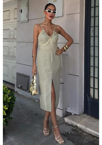 Göğsü Aksesuarlı Önü Yırtmaçlı Elbise 2899