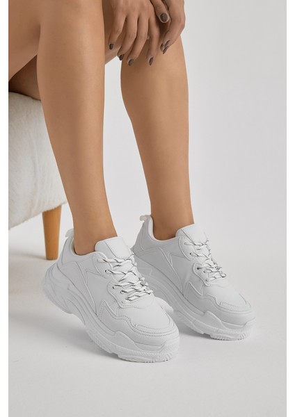 Kadın Beyaz Cilt Yüksek Taban Bağcıklı Spor Ayakkabı indirimleri
