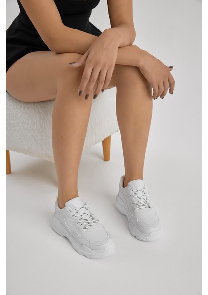 Kadın Beyaz Cilt Yüksek Taban Bağcıklı Spor Ayakkabı