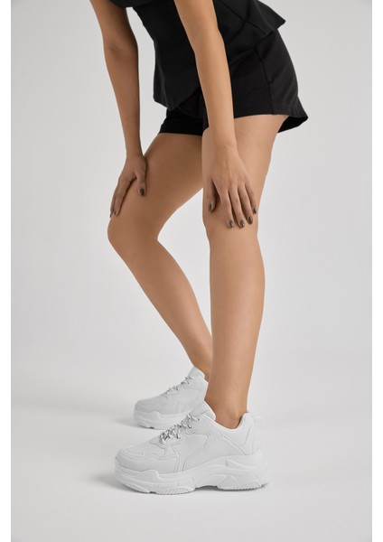 Kadın Beyaz Cilt Yüksek Taban Bağcıklı Spor Ayakkabı