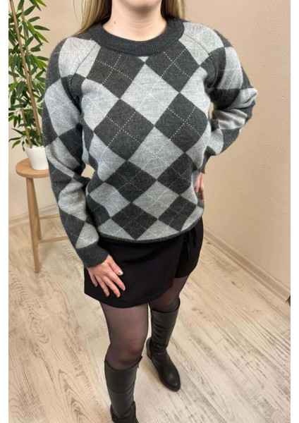 Kadın Gri-Siyah Baklava Desenli Bisiklet Yaka Oversize Triko Kazak fırsatları