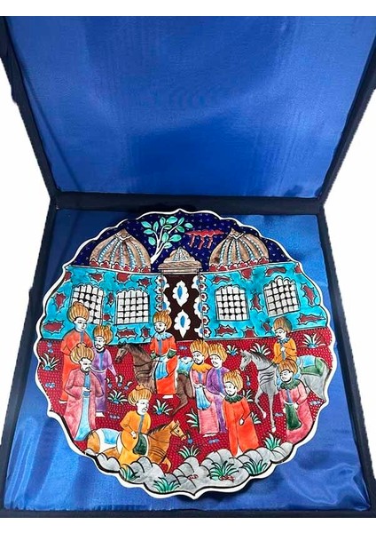 Minyatürlü Iznik Çini Tabak – Medrese Avlusu (30 Cm) modelleri