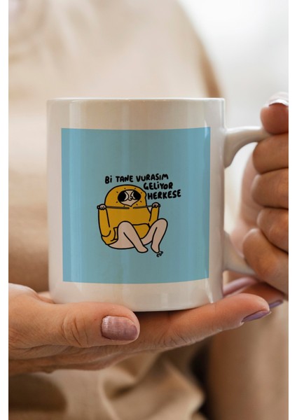 Bi Tane Vurasım Geliyor Herkese Baskılı Premium Kupa Bardak