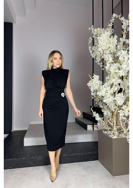 G0920 Broş Detaylı Drapeli Elbise Siyah modelleri