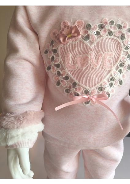 Kız Çocuk Peluş Detaylı Kabartmalı Kalın Takım Cepli %100 Pamuk Kalpli fırsatları