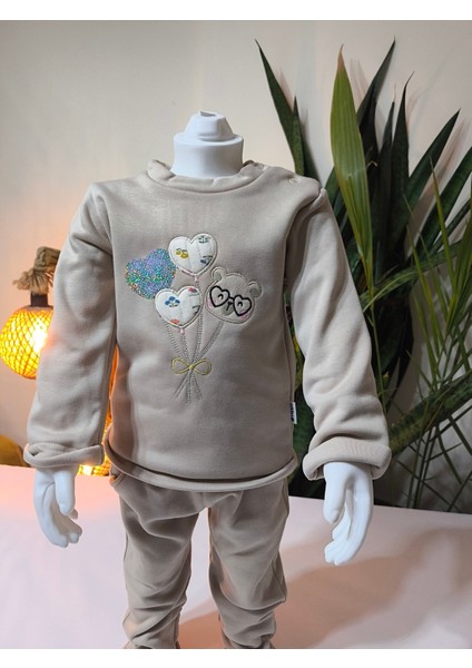 Kız Bebek Çiçek Desenli Üçlü Takım (Omuzdan Çıtçıtlısweatshirt+Fiyonklu Kapşonluyelek+Pantolon) modelleri