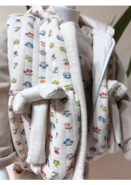 Kız Bebek Çiçek Desenli Üçlü Takım (Omuzdan Çıtçıtlısweatshirt+Fiyonklu Kapşonluyelek+Pantolon)