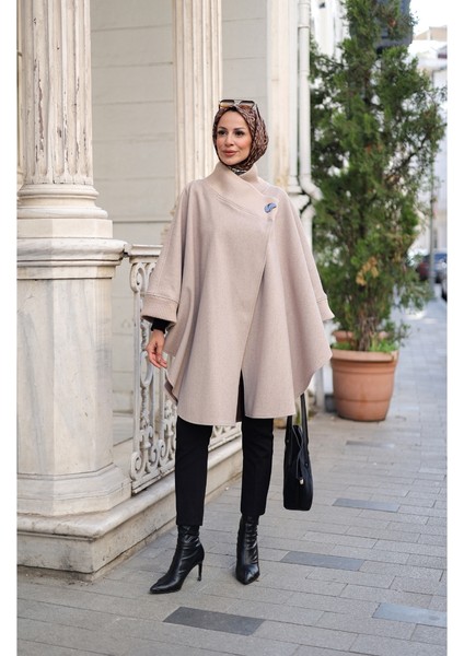 YAKASI TRİKOLU PANÇO Bej