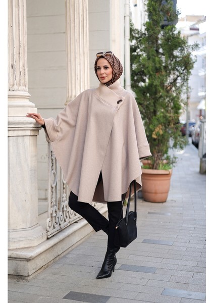 YAKASI TRİKOLU PANÇO Bej