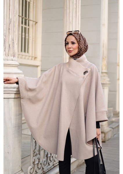 YAKASI TRİKOLU PANÇO Bej