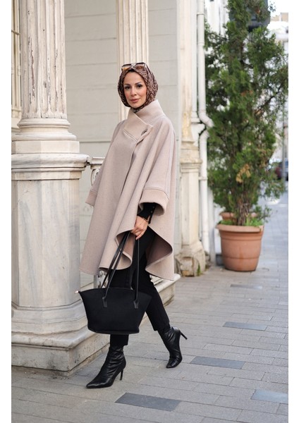 YAKASI TRİKOLU PANÇO Bej