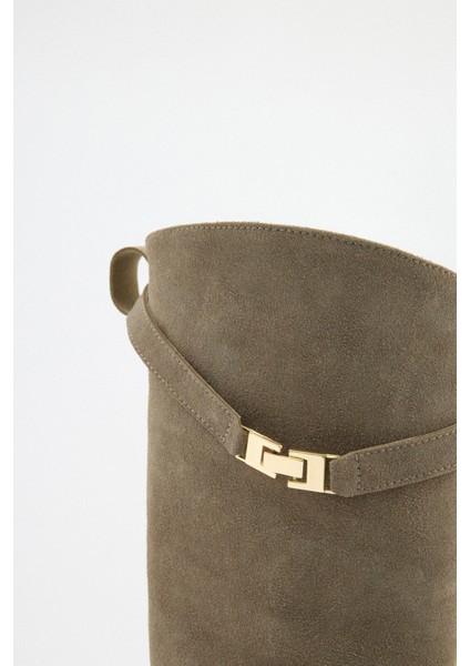 Çizme 2520 - Gold Aksesuar Detaylı Vizon Süet Kadın Çizme