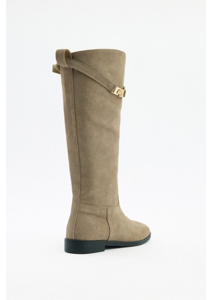 Çizme 2520 - Gold Aksesuar Detaylı Vizon Süet Kadın Çizme