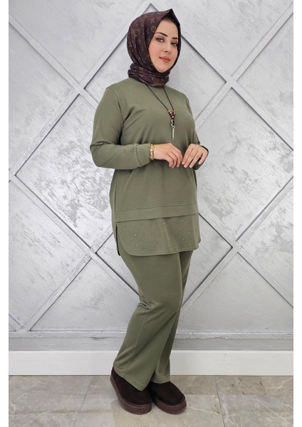 Kadın Kolye ve Taş Detaylı Tesettür Takım