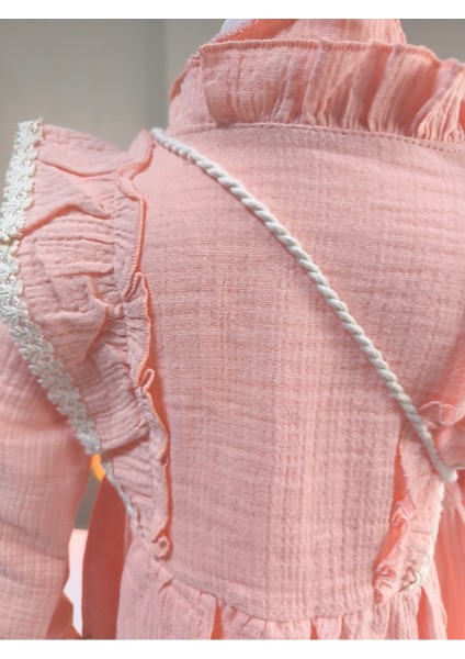 Uzun Kollu Dantel Detaylı Otantik Müslin Çantalı Kız Çocuk Elbisesi fırsatları