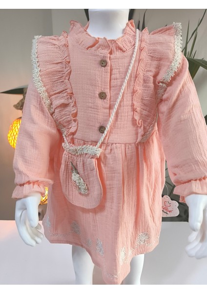 Uzun Kollu Dantel Detaylı Otantik Müslin Çantalı Kız Çocuk Elbisesi