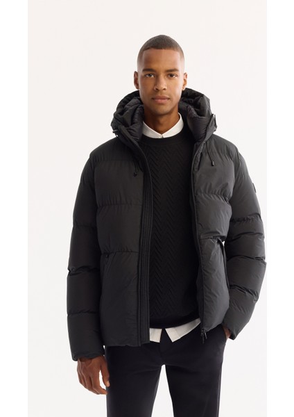 Erkek Siyah Kapüşonlu Su İtici Rüzgar Geçirmez -5°C Dayanıklı Şişme Comfort Fit Mont B006046