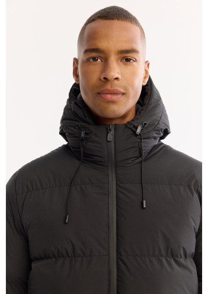 Erkek Siyah Kapüşonlu Su İtici Rüzgar Geçirmez -5°C Dayanıklı Şişme Comfort Fit Mont B006046