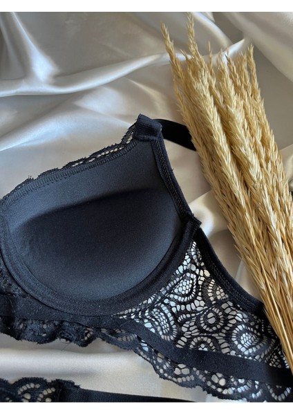 Dantelli Lastiği Taşlı Balenli Destekli Dolgulu Push Up Siyah Sütyen ve String Iç Çamaşırı Takımı