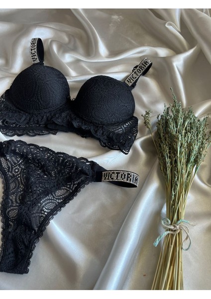 Siyah Dantelli Taşlı Balenli Destekli Sütyen Takım Kutusuzdur