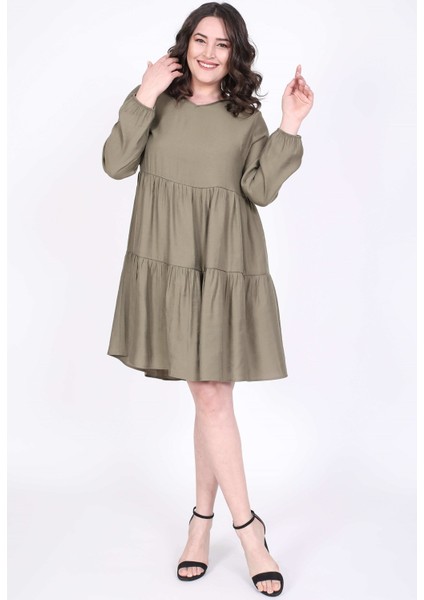 V Yaka Katlı Elbise