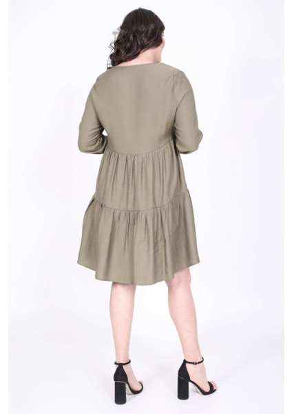 V Yaka Katlı Elbise