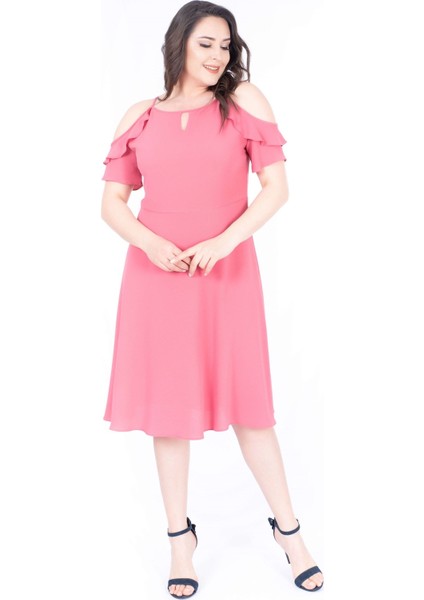 Yaka Çerçeveli Kolları Volanlı Elbise